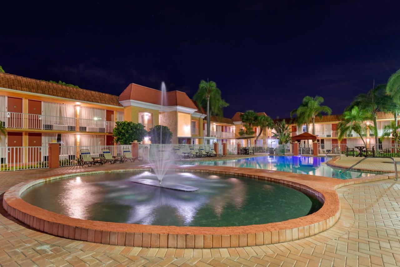 Hotel Quality & Conference Center