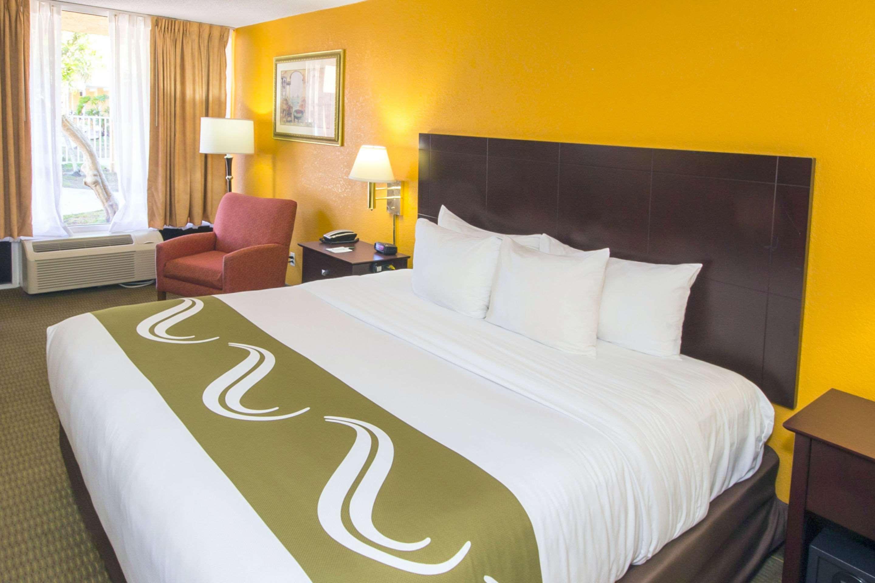 Hotel Quality & Conference Center