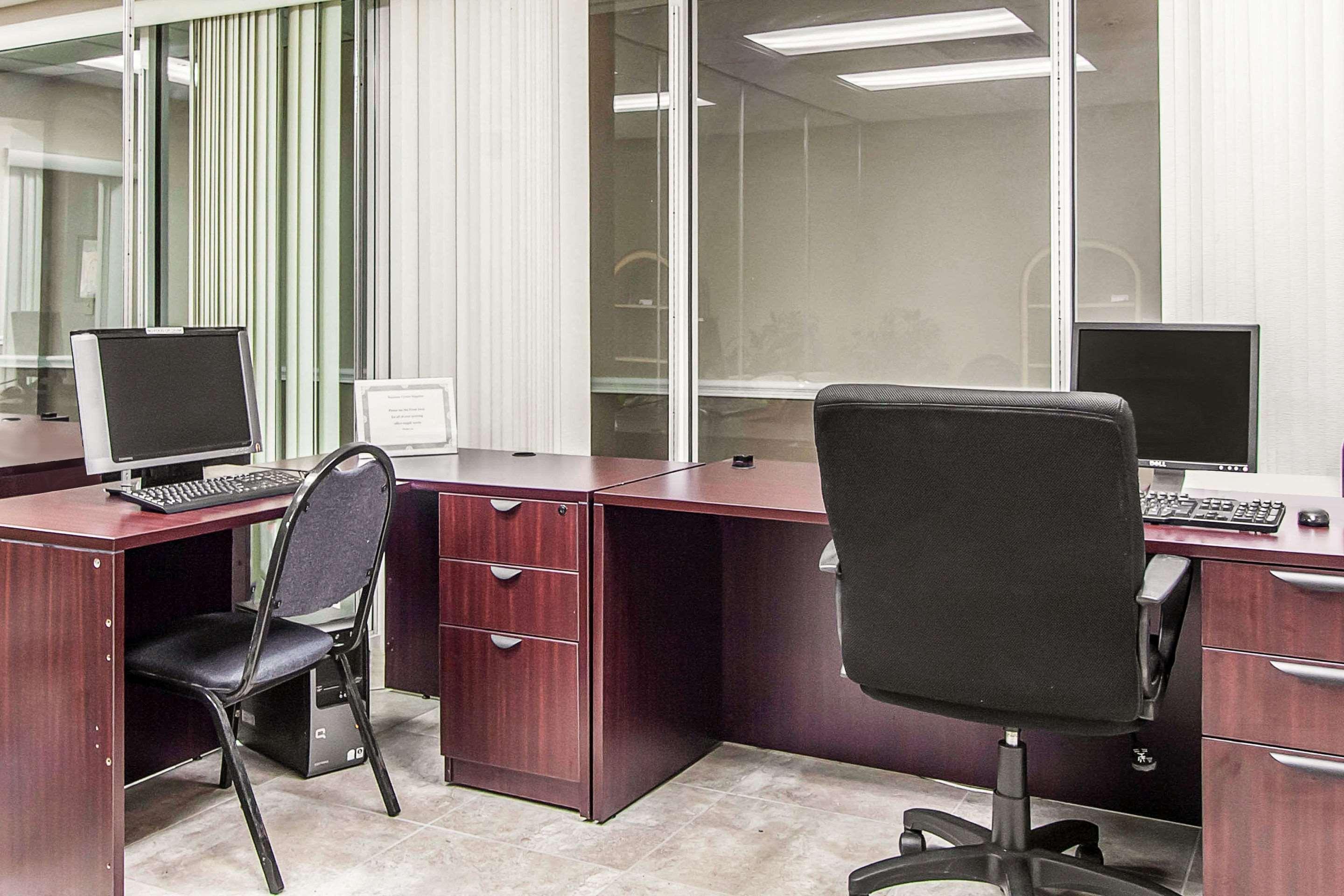 Quality & Conference Center Hotel 2*