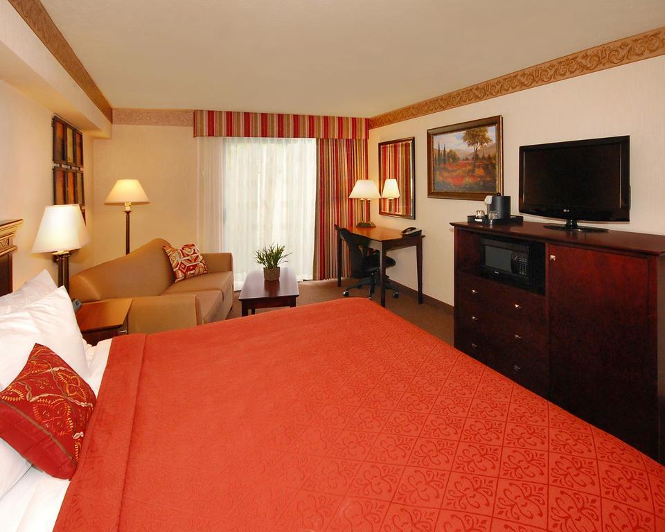 Quality & Conference Center Hotel 2*