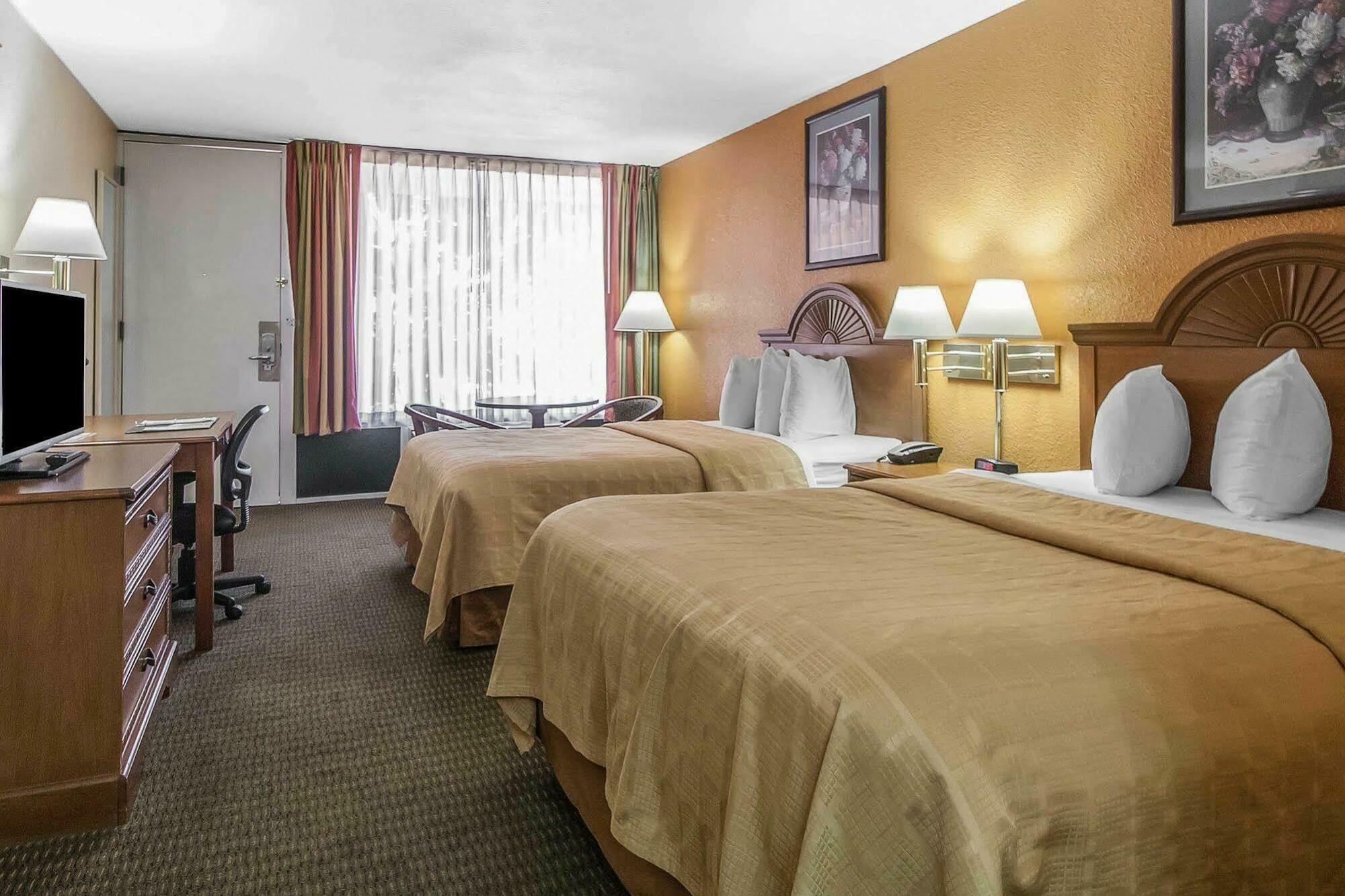 Hotel Quality & Conference Center